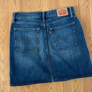 Levi’s 501 denim mini skirt. Size 27